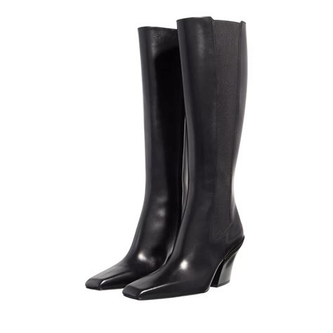 botte style prada